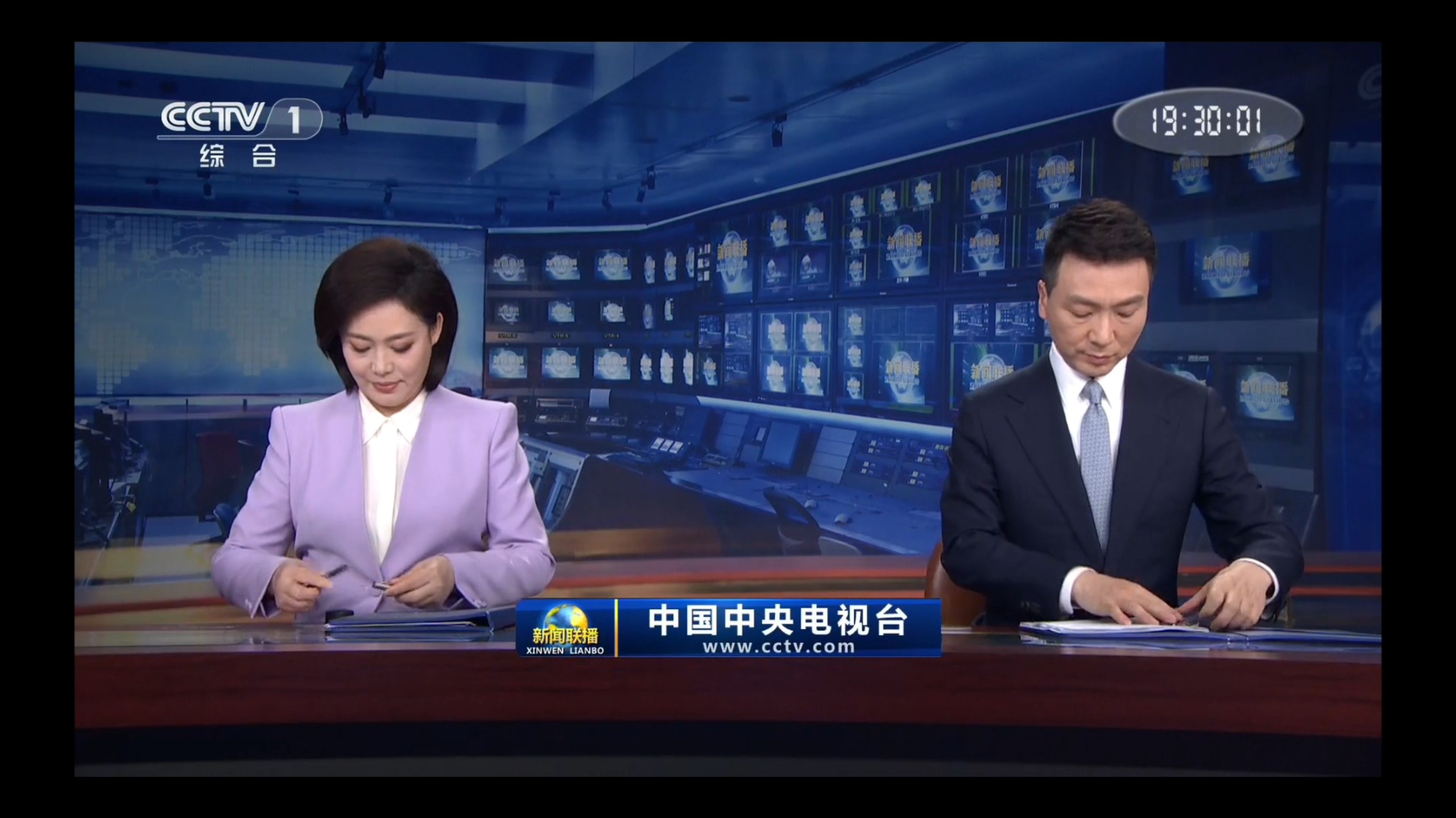 服务器硬盘选购指南:性能与容量深度解析